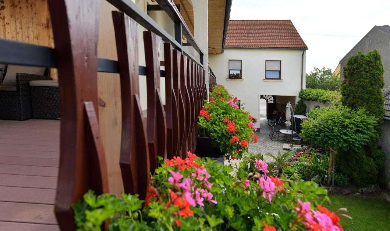 Blumenhof Wegleitner Hotel Illmitz Exterior photo