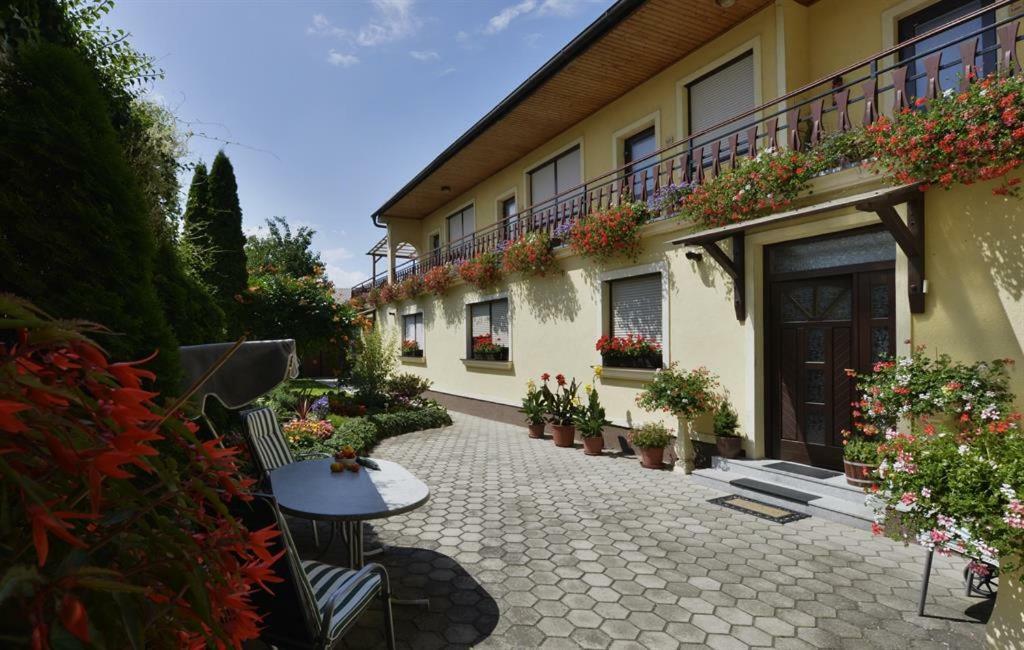 Blumenhof Wegleitner Hotel Illmitz Exterior photo