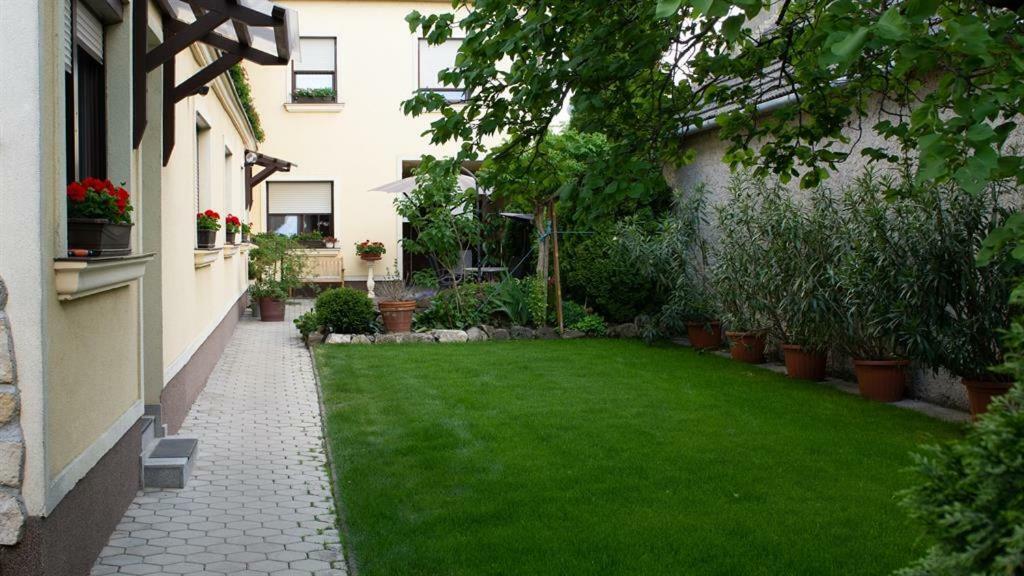 Blumenhof Wegleitner Hotel Illmitz Exterior photo
